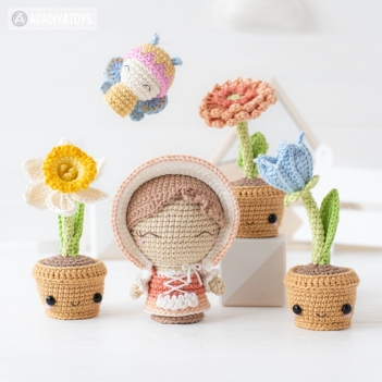 Flower Garden ('Mini Kingdom') amigurumi pattern by AradiyaToys