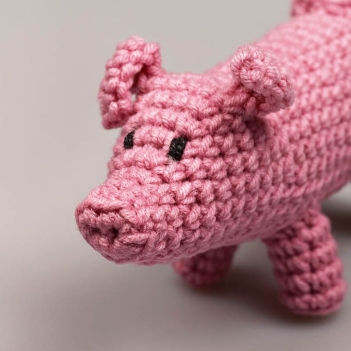 Bonnie The Pig amigurumi pattern by StuffTheBody