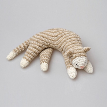 Sleepy Cat amigurumi pattern by StuffTheBody