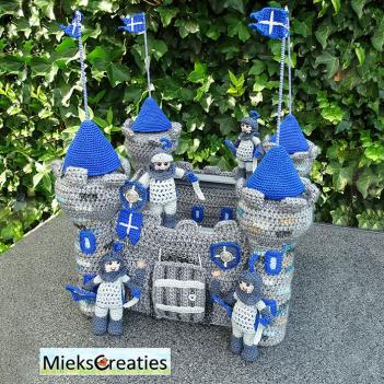 Castle and knight amigurumi pattern by MieksCreaties