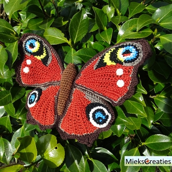 Peacock Butterfly amigurumi pattern by MieksCreaties