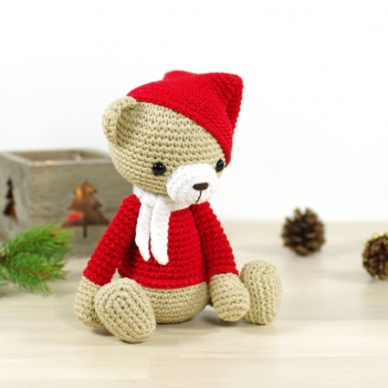 Christmas teddy bear amigurumi pattern by Kristi Tullus