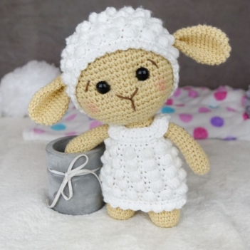 Dolly the Lamb (LittleFriends Collection) amigurumi pattern by DioneDesign