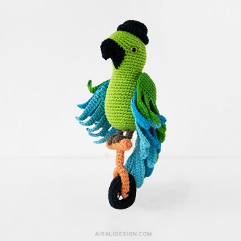 Carlo the parrot amigurumi pattern by airali design