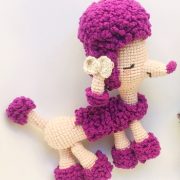 Gigi the french poodle amigurumi pattern by Los sospechosos