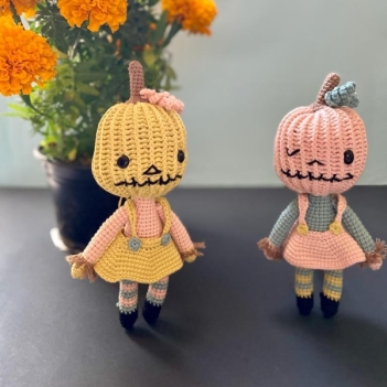 Pumpkin girl amigurumi pattern by Los sospechosos