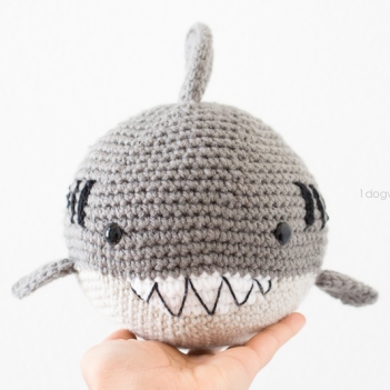 Bernard the ball shark amigurumi pattern