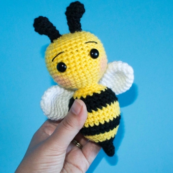 Buzz the Bee amigurumi pattern