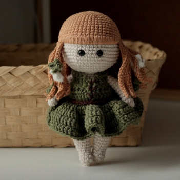 Flower doll amigurumi pattern