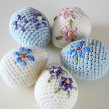 Flowery Easter Eggs amigurumi pattern