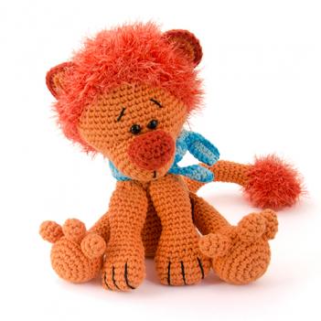 Leopold the lion amigurumi pattern by Woolytoons
