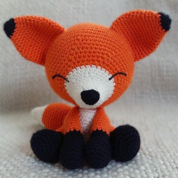 The sleepy fox amigurumi pattern