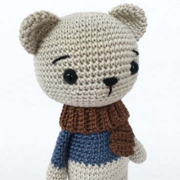 little bear wearing a sweater amigurumi pattern