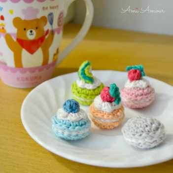 macaron with toppings amigurumi pattern