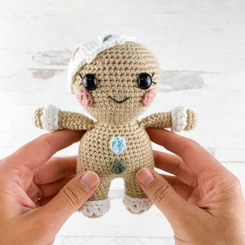 nutmeg the mini gingerbread doll amigurumi pattern