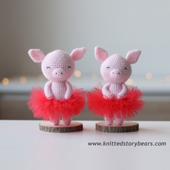 Piglet in a skirt amigurumi pattern