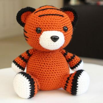 Cubby the tiger amigurumi pattern by Little Muggles