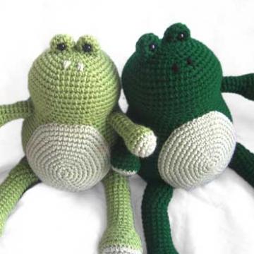 Ferdinand the Frog amigurumi pattern by Footloosefriend
