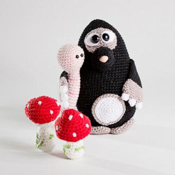 Max and Pippa amigurumi pattern by Woolytoons
